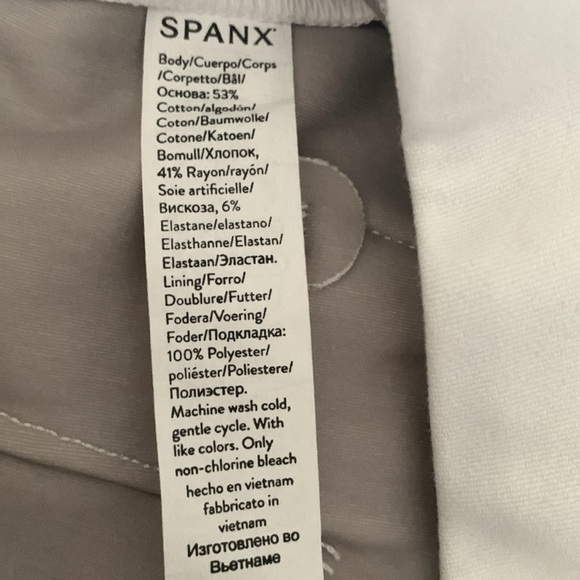 SPANX White Bermuda Shorts Comfortable Minimalist Design - Picture 7 of 9